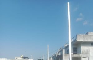 वाह रे नगर निगम, दिखाया आशियाना का सपना, थमा रहे बिजली का खम्भा