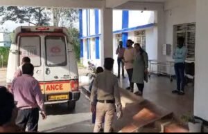 मरीज की लंबाई ज्यादा, 108 के स्टाफ ने एंबुलेंस में ले जाने से किया साफ इनकार