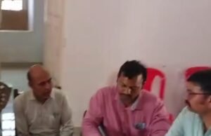 अधिकारी रिश्वत लेते पकड़ा गया, लोकायुक्त टीम की कार्रवाई