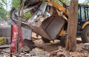 निजी जमीनों से अतिक्रमण हटाने का नया ‘मंत्र’: चढ़ावा चढ़ाओ, कब्जा हटाओ!