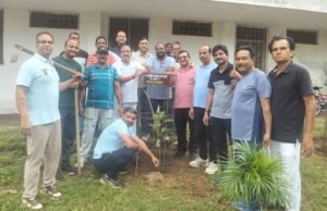 फ्रेंडशिप डे पर जॉगर्स ग्रुप ने पेड़ों संग निभाई दोस्ती, लिया संरक्षण का संकल्प शुक्ला ग्राउंड में पौधरोपण कर पर्यावरण बचाने का दिया संदेश