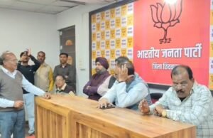 अपने ही अधिकारियों पर नहीं भरोसा !