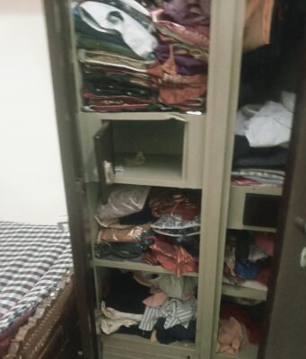 दिनदहाड़े लाखों की चोरी, पुलिस सोती रही