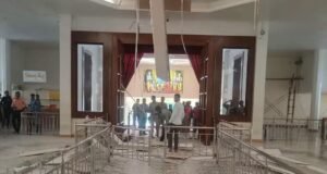चार महीने भी नहीं टिक पाया करोड़ों का काम ! भरभरा के गिरा मंदिर का गुंबद